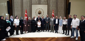 Cumhurbaşkanı Erdoğan, Kahramanmaraş’taki okul saldırısında hayatını kaybeden öğrencilerin aileleriyle görüştü