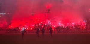 Salah yaklaşık 30 bin taraftarın önünde imzayı attı İşte taraftarlara mesajı
