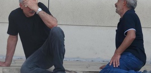 Oğlunu cenaze aracına koydu, dizlerinin üzerine çöküp feryat etti: Ciğerimi yaktın