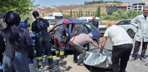 Talihsiz kadının cenazesi sıkıştığı araçtan güçlükle çıkarıldı