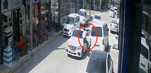 Konya’da maskeli gasp dehşeti: Dükkan önündeki araçtan 1 milyon TL çalıp kayıplara karıştılar