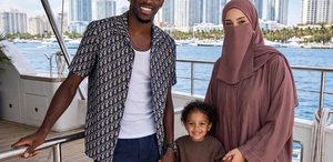 Dembele eşinin peçe tercihini anlattı: Güzel yüzüm...