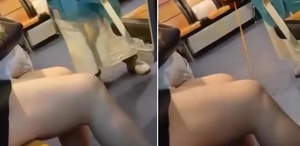 Vapurda skandal görüntü Şort giyen genç kıza bastonla vurdu