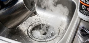 Lavabo açıcı bomba gibi patladı: 6 kişi yaralandı