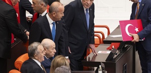 Bahçeli ile Dervişoğlu arasında soğuk rüzgarlar: Yan yana oturup tokalaşmadılar