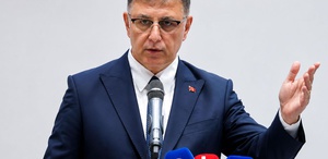 İzmir Büyükşehir Belediye Başkanı Cemil Tugay ayrıldığı CHP’nin WhatsApp grubuna yeniden eklendi