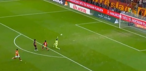 Galatasaray’a soğuk duş 2 dakikada 2 gol geldi, taraftarlar delirdi