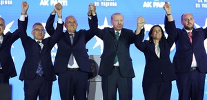 3 milletvekili daha AK Parti’ye katıldı Rozetlerini Cumhurbaşkanı Erdoğan bizzat taktı