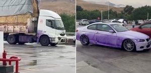Döşemealtı’nda TIR Devrildi, Araçlar Mora Boyandı
