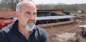 Böyle komşu olmaz olsun Hem koyunlarını çaldı hem aramasına yardım etti