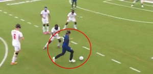 Görme engelli futbolcunun attığı gol olay oldu