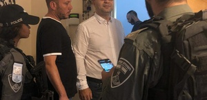 İsrail, Filistinli bakanı gözaltına aldı