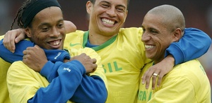 Ronaldinho, 46 yaşında futbola geri döndü