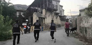 Kozan’da uyuşturucu operasyonu: Aranan 1 kişi yakalandı, 11 gözaltı