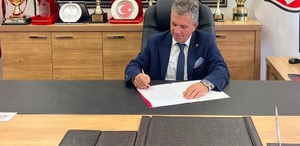 Yönetim kurulu üyelerini istifaya davet eden başkanı görevden aldılar