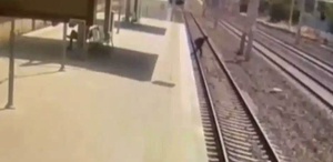 Ankara’da tren raylarına atlayan doktor hayatını kaybetti