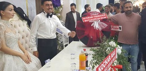 Düğünde damada lastik hediye ettiler