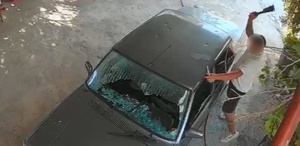 Eski sevgili satırla dehşet saçtı O anlar kamerada