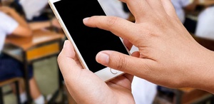 Fransa’da liselerde cep telefonları yasaklandı