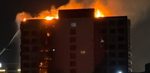 Diyarbakır’da 12 katlı plazada yangın: 1 kişi mahsur kaldı, 8 kişi dumandan etkilendi