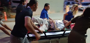 Bursa’da doktor, motosiklet kazasındaki yaralıya yardım için duvardan atladı