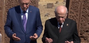 Cumhurbaşkanı Erdoğan ve Devlet Bahçeli, Ahlat Selçuklu Kabristanı’nı ziyaret etti