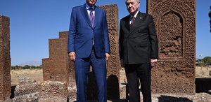 Cumhurbaşkanı Erdoğan ve Devlet Bahçeli, Ahlat Selçuklu Kabristanı’nı ziyaret etti