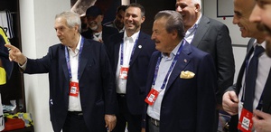 Fenerbahçe Şampiyonlar Ligi’nde Aziz başkan dayanamayıp soyunma odasına indi, müjdeyi verdi