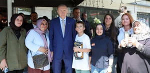 Cumhurbaşkanı Erdoğan, Üsküdar’da esnafı ziyaret etti