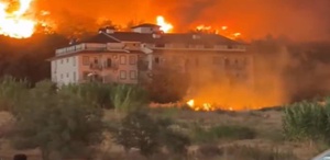 Fethiye’deki orman yangını evlere sıçradı