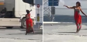 Yalın ayak yola çıktı, seyir halindeki araçlara taş fırlattı