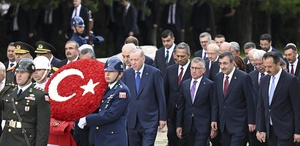 Anıtkabir’de dikkat çeken görüntü Bahçeli ve Kılıçdaroğlu yan yana yürüdü