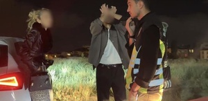 Hem alkollü hem ehliyetsiz Ceza kesilince tanıdık kartını oynadı