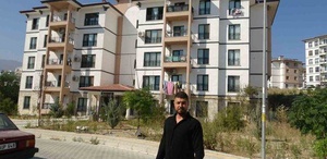 Aynı evi önüne gelene satmışlar