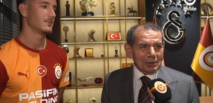 Dursun Özbek konuşurken Deniz Gül’ün yaptığı tepki çekti: Başkanın yanında hoş değil