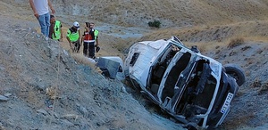 Elazığ’da minibüs uçuruma yuvarlandı: Yaralılar var