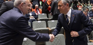 Özel partiyi karıştıran tokalaşmayı bakın nasıl savundu