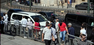 Karaköy’de bariyer krizi Yolu kısaltmak için buldukları çözüm ölüme davetiye çıkarıyor