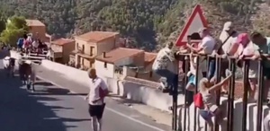 64 yaşındaki kadın festivalde boğa saldırısının kurbanı oldu