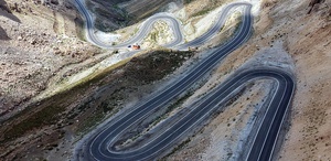 Saatler süren tehlikeli yol tarih oluyor