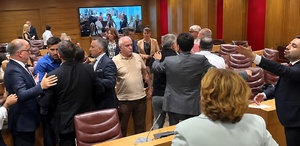 Bahçelievler Belediye Meclisinde 15 Temmuz tartışması kavgaya dönüştü