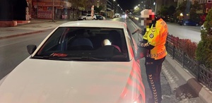 Yolun ortasında uyudu, yediği cezayla kendine geldi