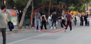 Eskişehir’de sokak ortasında bir grup kız çocuğu kavga etti