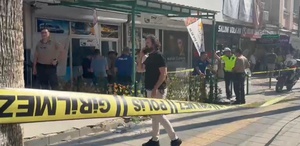 Uzaklaştırma kararına rağmen eşinin iş yerine gitti Önce eşini vurdu, ardından intihar etti