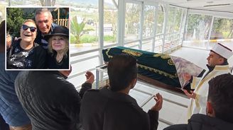 Ünlü sunucu Mehmet Ali Erbil annesinin cenazesine katılmadı