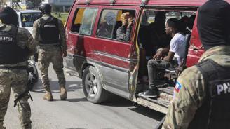 Haiti de silahlı çete kasabaya saldırdı: 50 kişi öldürüldü, 14 ünün başı kesildi