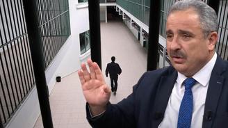 Gazeteci Sinan Burhan: Bayramdan önce 35 bin mahkum evlerine dönecek