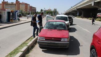 Çaldığı otomobilin yakıtı bitince çalışır durumdaki başka otomobili çaldı