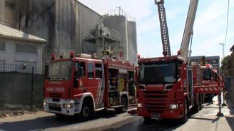 Tuzla da fabrika yangını panik yarattı