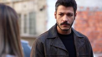 Kubilay Aka saçlarını pembeye boyattı